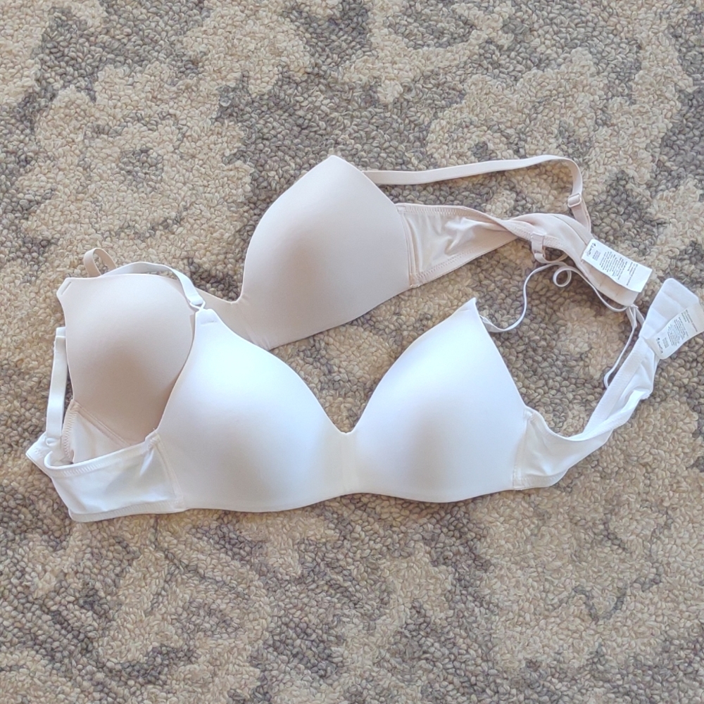 Set of NWOT Warners Wireless Tshirt style bras